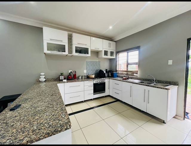 3 BEDROOM HOUSE FOR SALE IN CASTLEHILL